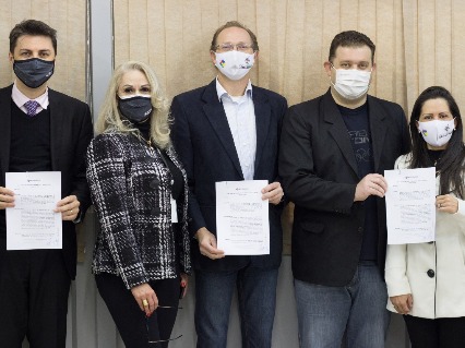 Organizing committee and partners pose for the photo op with the partnership agreements.